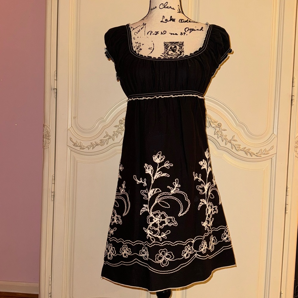 Max Studio dress black white embroidery ruffle linen crochet floral toile party